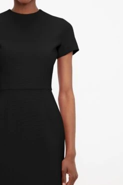 Victoria Beckham | T-Shirt Fitted Dress - Black -Clothing Best Sale 02 4936 b 2200x 702ec527 0aa0 43c9 90dc 850e02990339 scaled