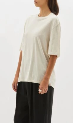 BASSIKE | Slouch Boyfriend T-Shirt - Salt -Clothing Best Sale 3 b3007eb0 8a34 4460 90f7 0ecb3f2eaf3e