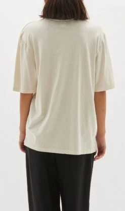 BASSIKE | Slouch Boyfriend T-Shirt - Salt -Clothing Best Sale 4 69bd68ae c4c3 42b3 a5ba b805d15a6ac9