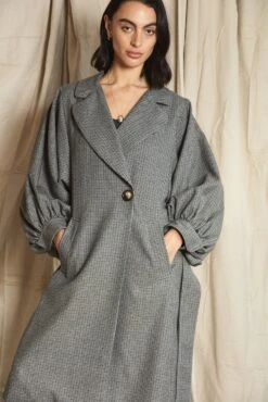 Mahsa | Universal Trench - Mini Houndstooth -Clothing Best Sale Mahsa Universal Trench Mini Houndstooth Grey Black 13 scaled