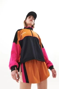 P.E Nation | P.E Nation X Asics Sequence Jacket - Golden Oak -Clothing Best Sale PENATION DAY02 Q4ECOM2022 01 BERNIE S09 052