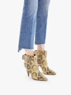 Mother Denim | The Insider Crop Step Fray - Scenic Route -Clothing Best Sale SCENICROUTE THEINSIDERCROPSTEPFRAY 1157 624 SCC 01919 2394x 3443aefa c900 4d49 a631 2d36bd075664 scaled