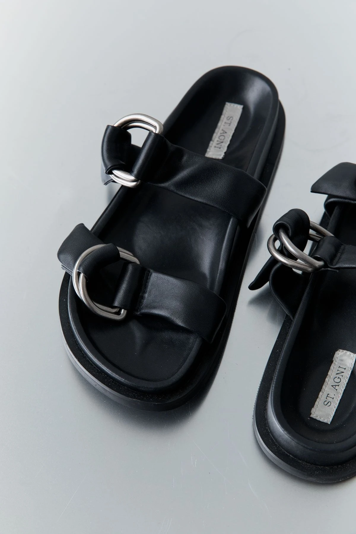 ST. AGNI | Ring Detail Slide - Black 7 ST. AGNI | Ring Detail Slide - Black - Image 7